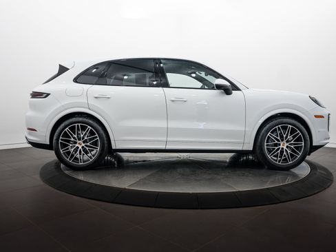 Certified 2026 Porsche Cayenne AWD/4WD image 8