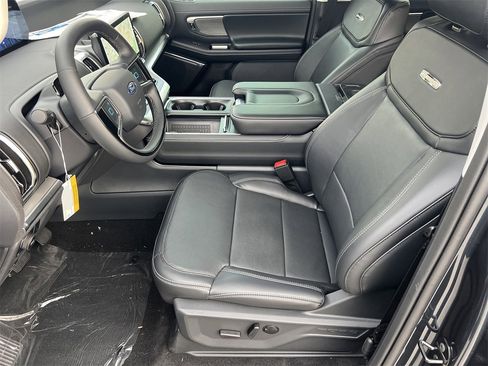 New 2025 Ford Expedition Max Platinum w/ Driver's Package image 18