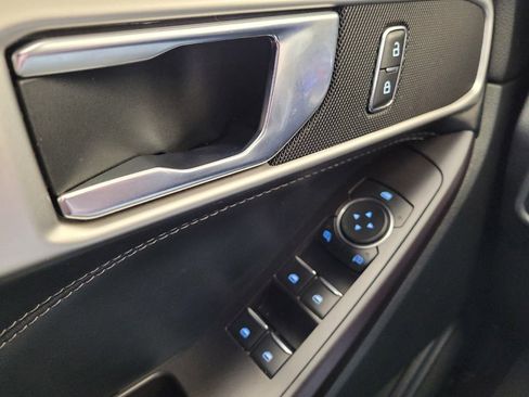 Used 2020 Ford Explorer XLT w/ Equipment Group 202A AWD/4WD image 27