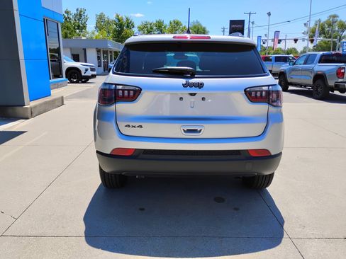 Used 2025 Jeep Compass Latitude w/ Convenience Group AWD/4WD image 14