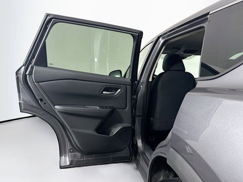 Used 2025 Nissan Rogue SV image 25