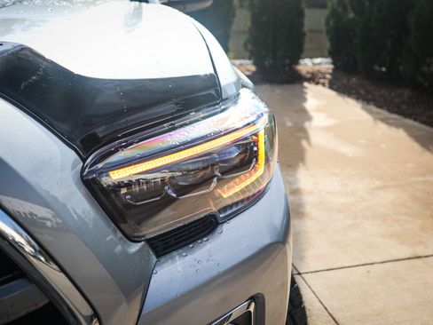 Used 2016 Toyota Tacoma Limited image 5