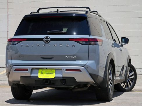 Used 2022 Nissan Pathfinder Platinum w/ Cargo Package FWD image 4