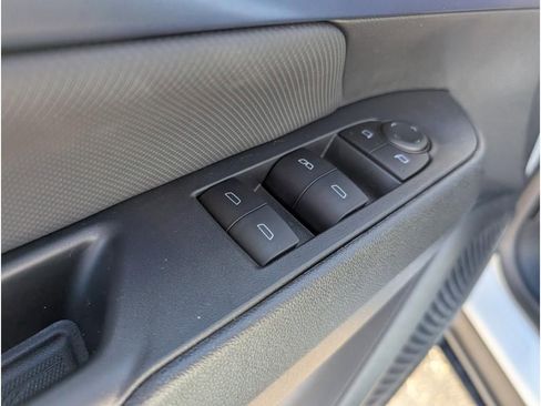 New 2026 Chevrolet Equinox EV LT image 15