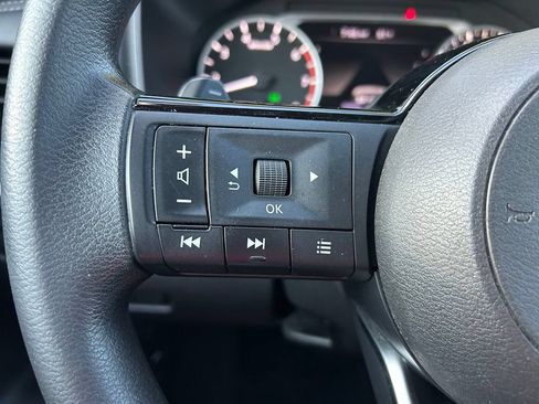 Used 2022 Nissan Rogue SV FWD image 21