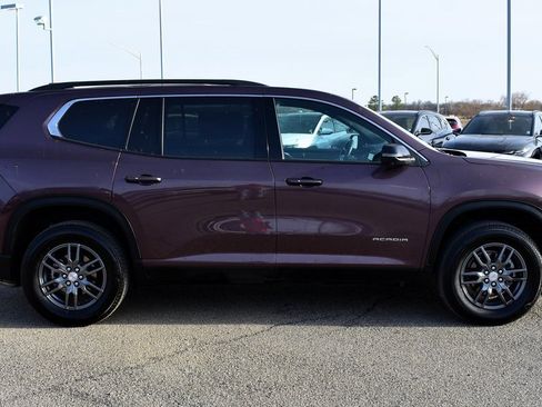 Used 2025 GMC Acadia Elevation image 2