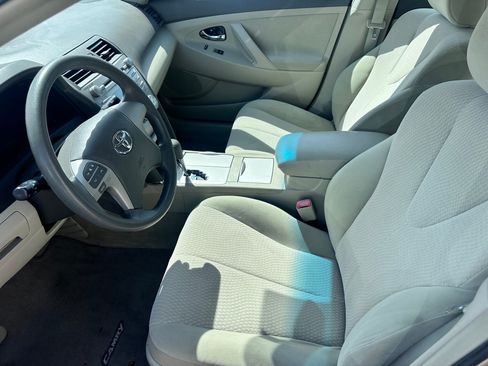 Used 2011 Toyota Camry LE FWD image 5