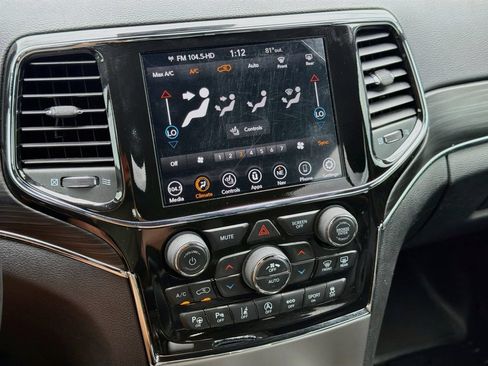 Used 2022 Jeep Grand Cherokee Limited w/ Technology Group AWD/4WD image 17