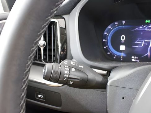 Certified 2025 Volvo XC60 B5 Core image 43