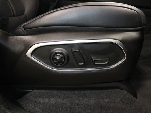 Used 2025 Jeep Wagoneer L Series II w/ 8-pass Seating Package image 34