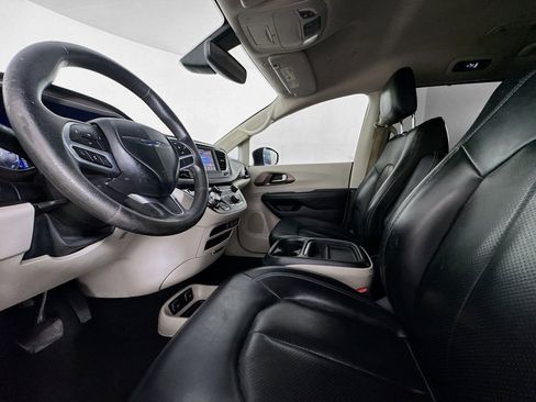 Used 2021 Chrysler Voyager Lxi image 21
