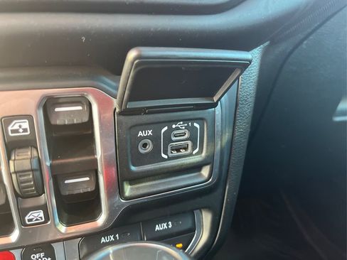 Used 2022 Jeep Wrangler Unlimited Rubicon w/ LED Lighting Group image 30