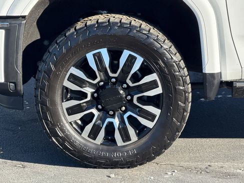 Used 2024 GMC Sierra 2500 Denali Ultimate image 32