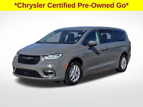 Used 2023 Chrysler Pacifica Touring-L FWD image 2