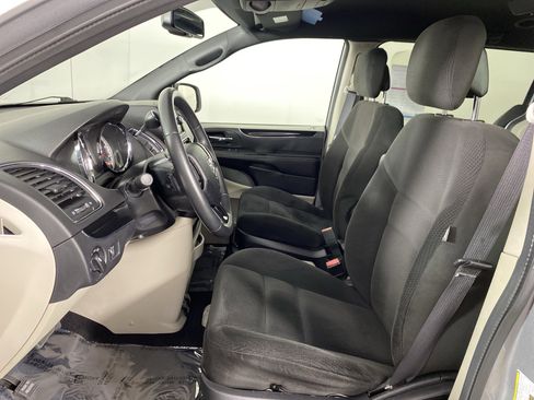 Used 2016 Dodge Grand Caravan SE FWD image 12
