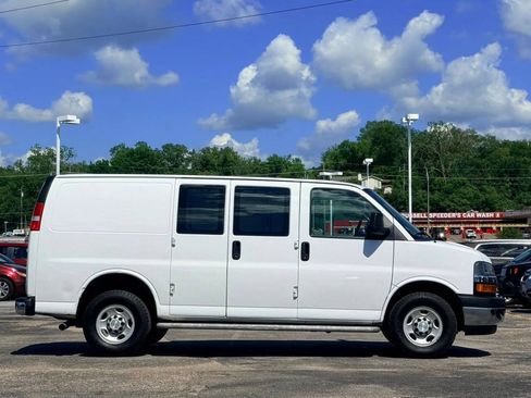 Used 2018 Chevrolet Express 2500 w/ Driver Convenience Package RWD image 6