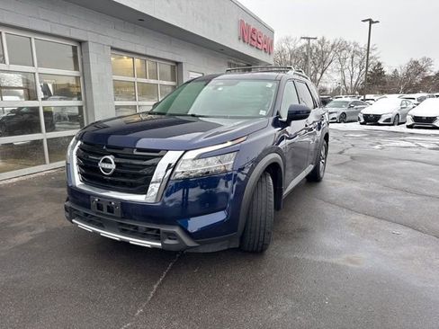 Used 2024 Nissan Pathfinder SL image 5