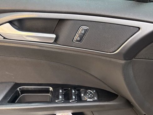 Used 2015 Ford Fusion SE image 9