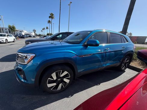 Used 2024 Volkswagen Atlas Cross Sport SE w/ Panoramic Sunroof Package AWD/4WD image 2