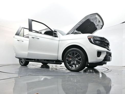New 2025 Ford Expedition Max Platinum w/ Stealth Performance Package image 37
