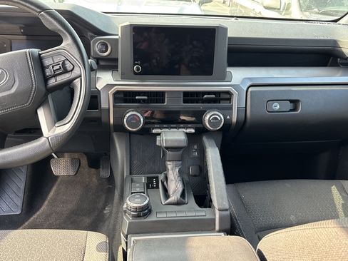 Used 2025 Toyota 4Runner SR5 AWD/4WD image 23