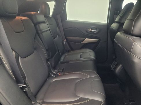 Used 2018 Jeep Cherokee Limited AWD/4WD image 19