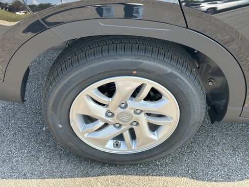 New 2025 Hyundai Venue SE image 18