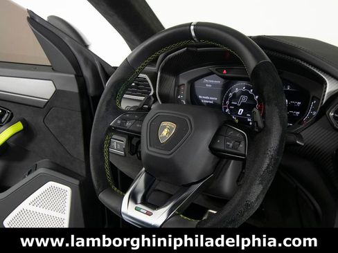 Used 2022 Lamborghini Urus AWD/4WD image 32