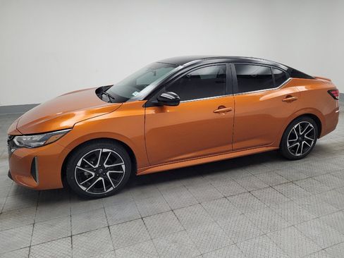 Used 2024 Nissan Sentra SR FWD image 2