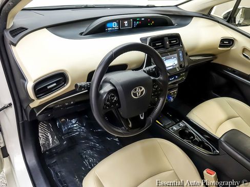 Used 2019 Toyota Prius XLE AWD/4WD image 12