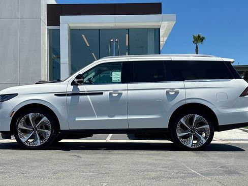 New 2026 Lincoln Navigator Black Label AWD/4WD image 6