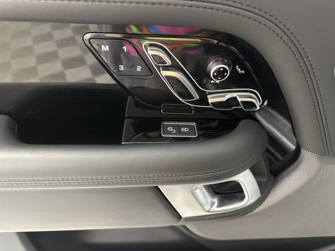 Used 2020 Land Rover Range Rover HSE image 11