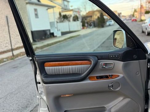 Used 2006 Lexus LX 470 4WD image 16