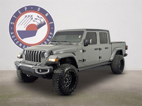 Used 2021 Jeep Gladiator Sport image 2