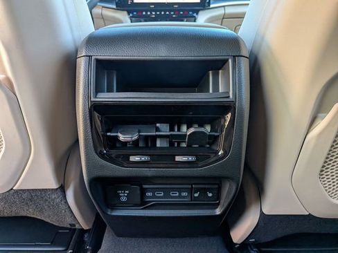 New 2026 Jeep Grand Cherokee Limited AWD/4WD image 14