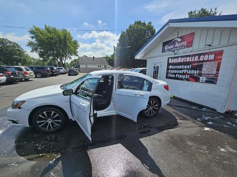 Used 2013 Chrysler 200 Touring w/ S Exterior Appearance Pkg FWD image 24