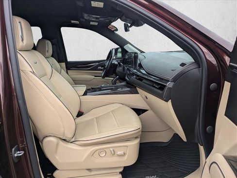 Used 2022 Cadillac Escalade Premium Luxury w/ Performance Package AWD/4WD image 27