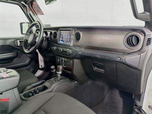 Used 2021 Jeep Wrangler Unlimited Sport AWD/4WD image 31