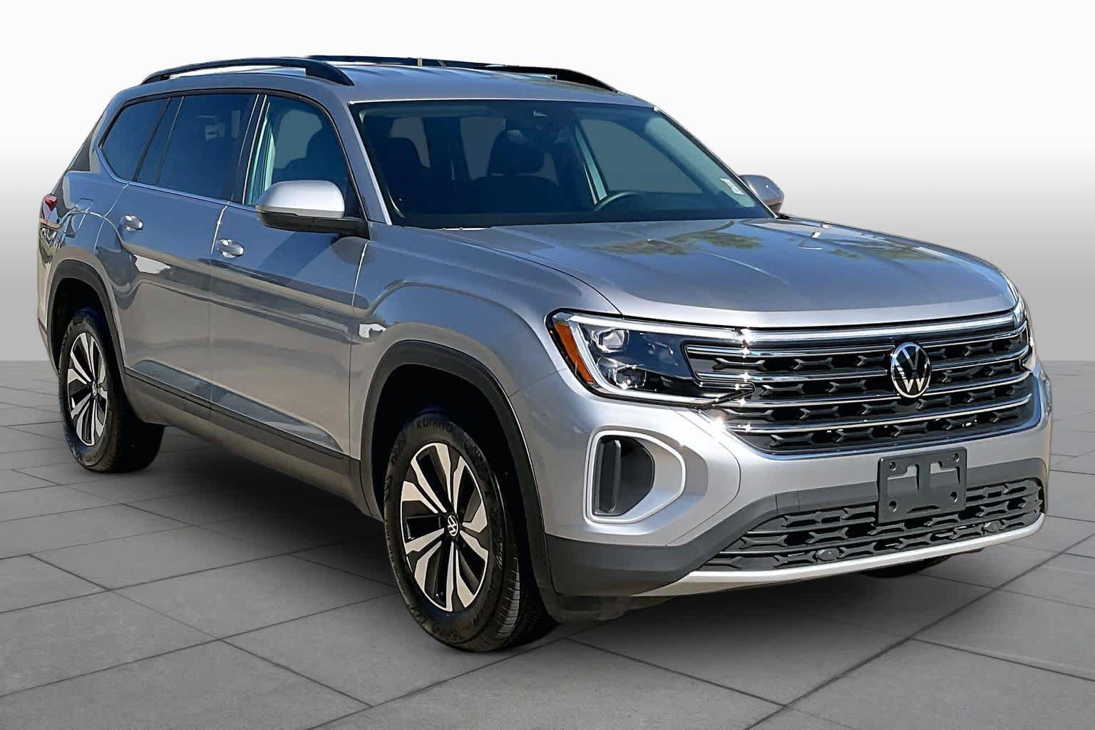 Used 2026 Volkswagen Atlas SE FWD image 3