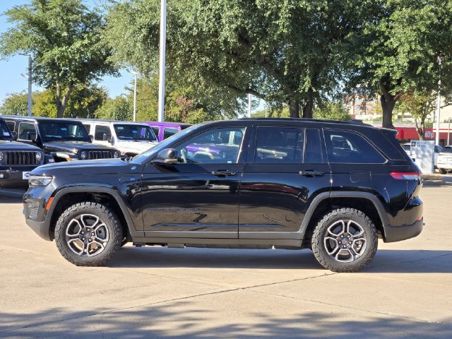 Used 2023 Jeep Grand Cherokee Trailhawk w/ Advanced Protech Group II AWD/4WD image 4