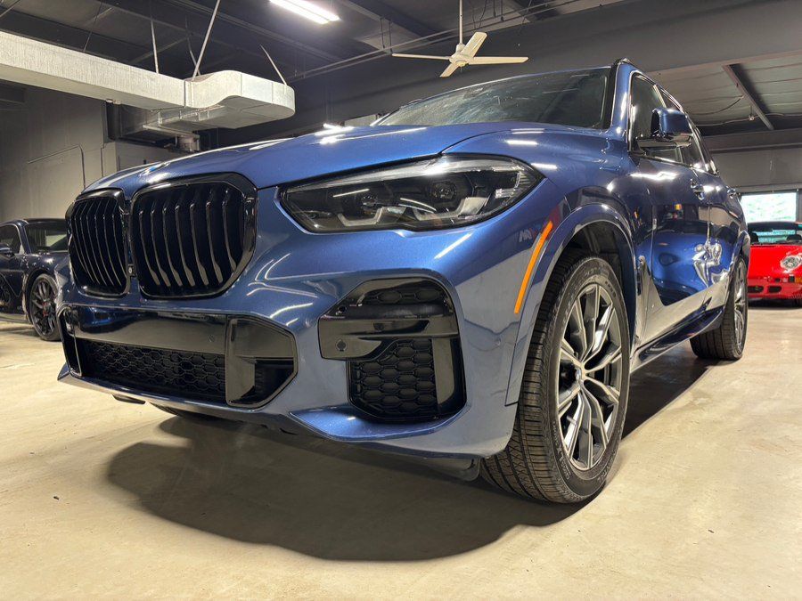 Used 2022 BMW X5 xDrive40i w/ M Sport Package AWD/4WD image 3