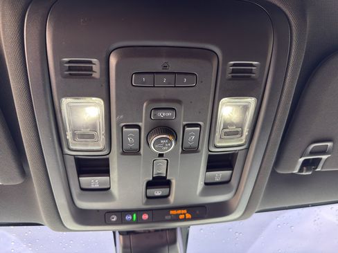 Used 2021 GMC Yukon AT4 w/ AT4 Premium Package AWD/4WD image 39