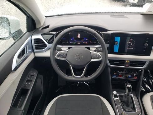 New 2026 Volkswagen Taos SE AWD/4WD image 9