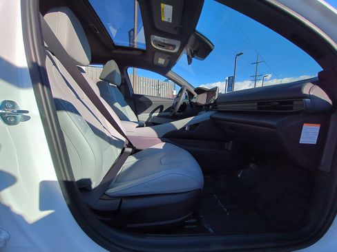 Certified 2025 Hyundai Elantra Limited image 35