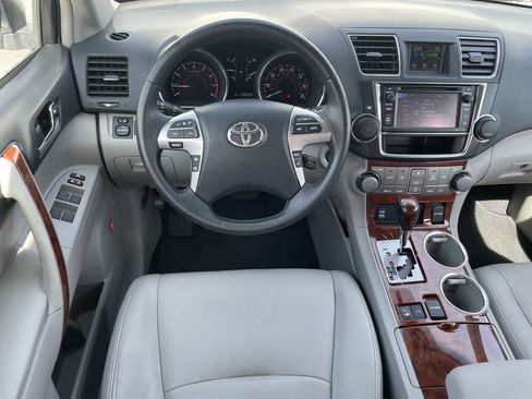 Used 2013 Toyota Highlander Limited AWD/4WD image 11