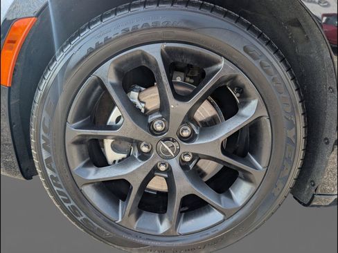 Used 2025 Chrysler Pacifica Limited FWD image 25