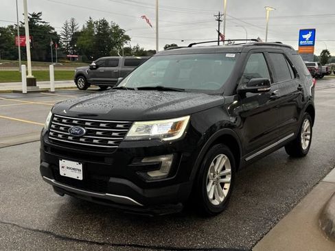 Used 2016 Ford Explorer XLT w/ Equipment Group 202A FWD image 34