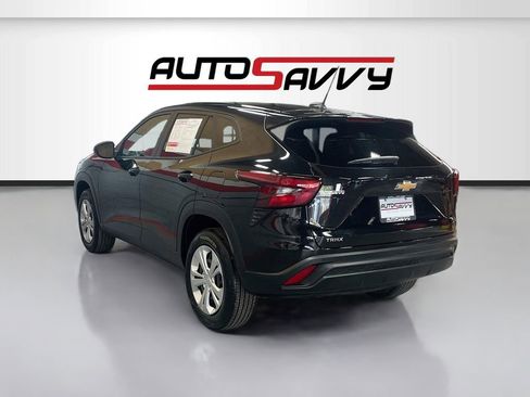 Used 2025 Chevrolet Trax LS w/ Driver Confidence Package FWD image 5