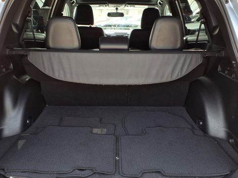 Used 2016 Toyota RAV4 SE image 6