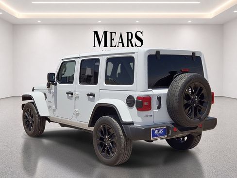 Used 2024 Jeep Wrangler Unlimited Sahara AWD/4WD image 3